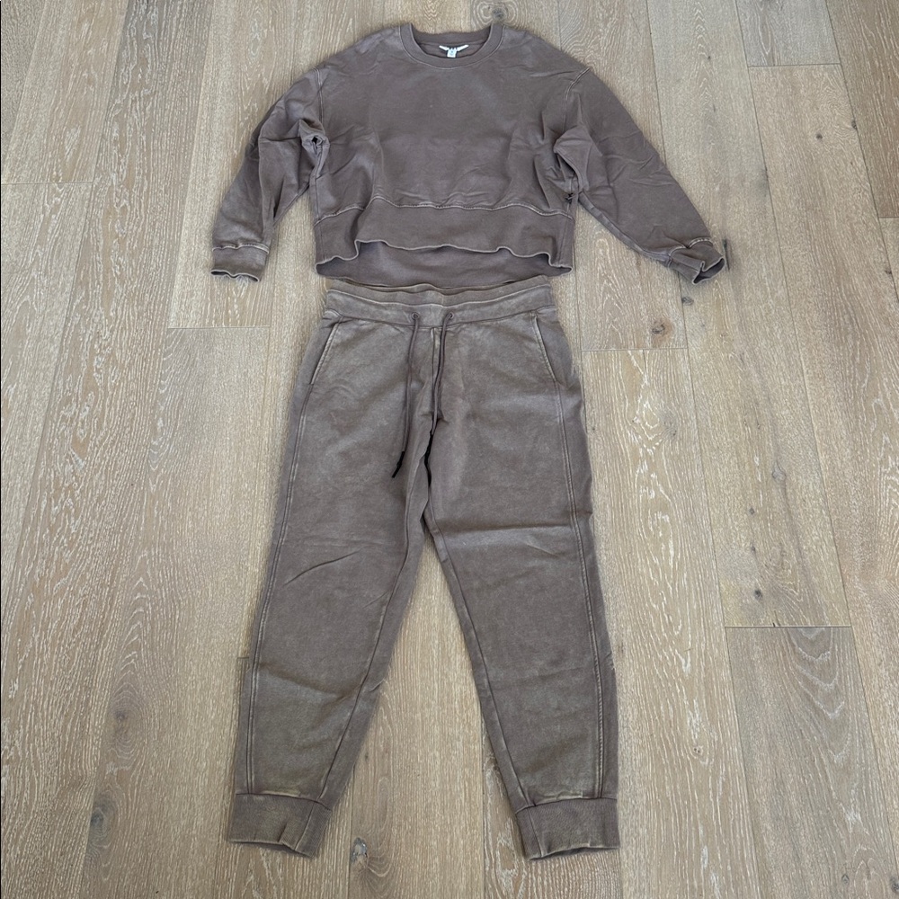 JoyLab Heathered Taupe Sweat Suit. Size Medium.